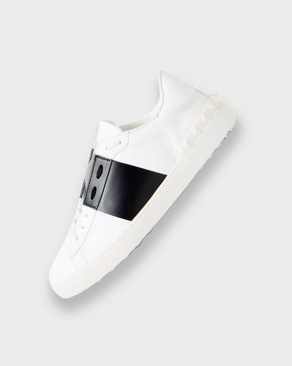 STUDDED SNEAKER